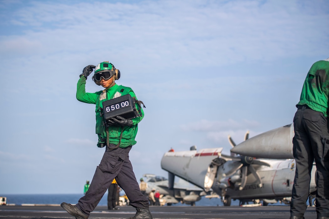 An ABE displays the weight of an F/A-18E Super Hornet aboard USS Dwight D. Eisenhower (CVN 69) in the Red Sea.