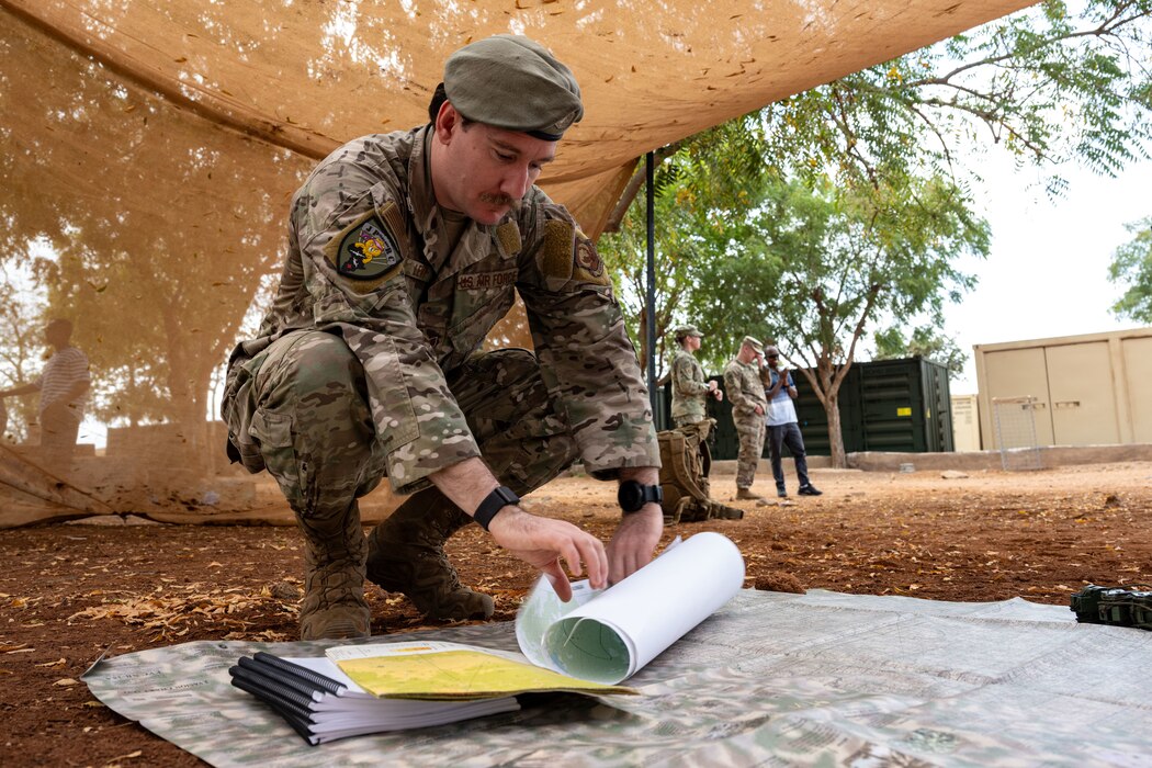 A U.S. Air Force member instructs Djiboutian soldiers.