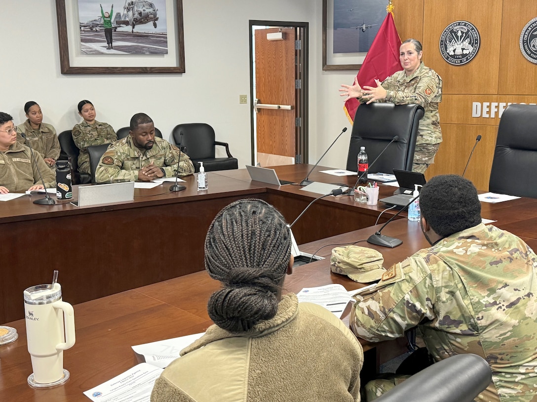 Air Force leader briefs customer service sync