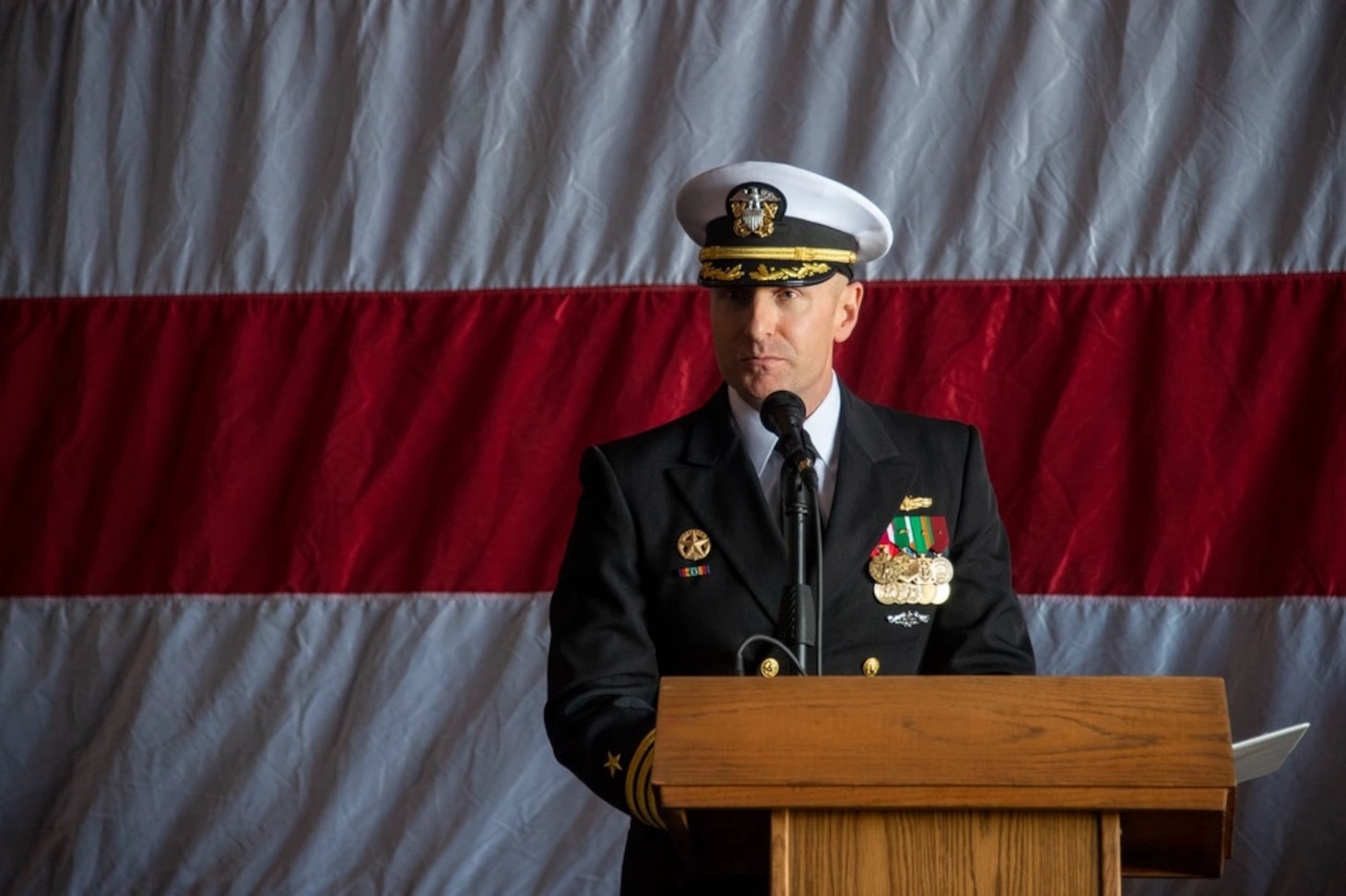 USS Harpers Ferry (LSD 49) Holds Change of Command Ceremony > Commander ...