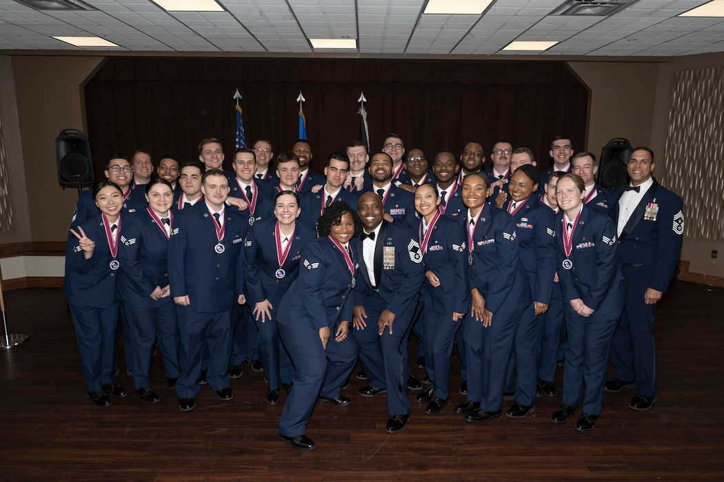 Group photo of ALS grads and guest speaker.