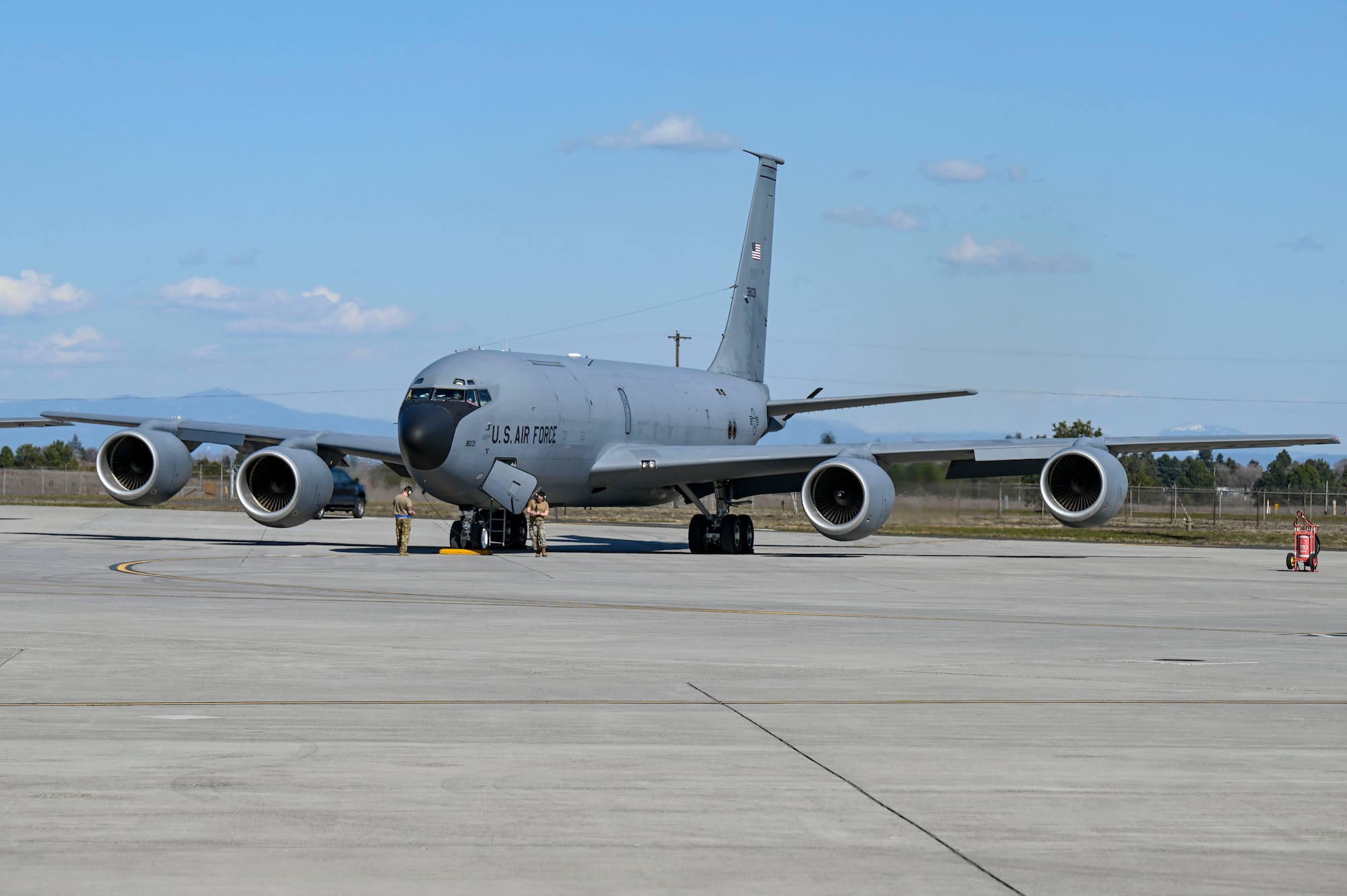 Airmen prepare a KC-135 Stratotanker for taxi