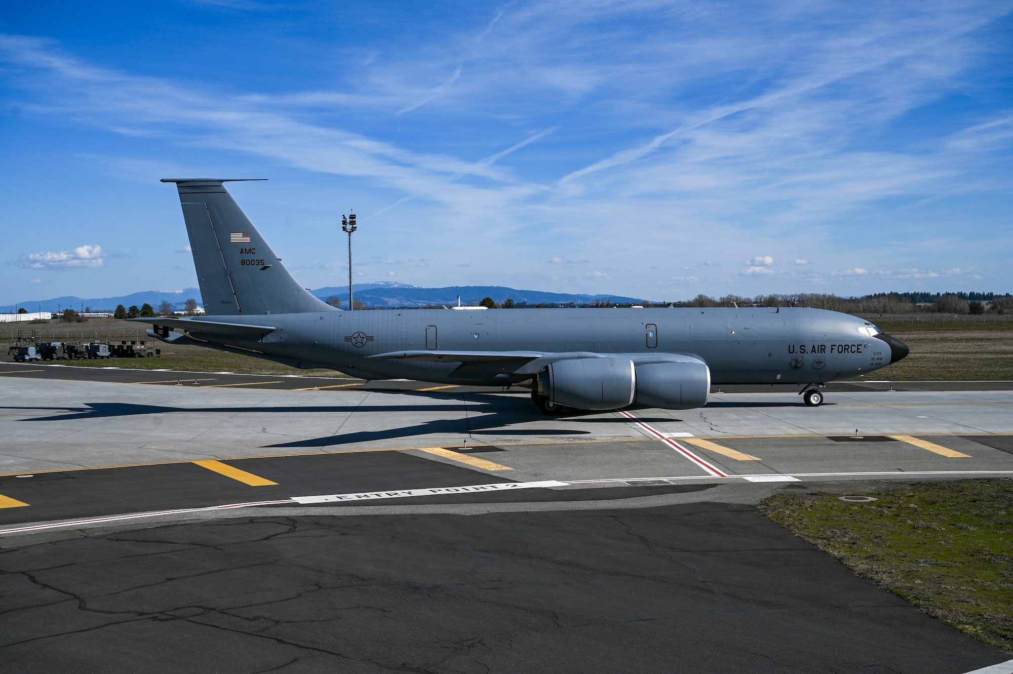 A KC-135 Stratotanker taxis