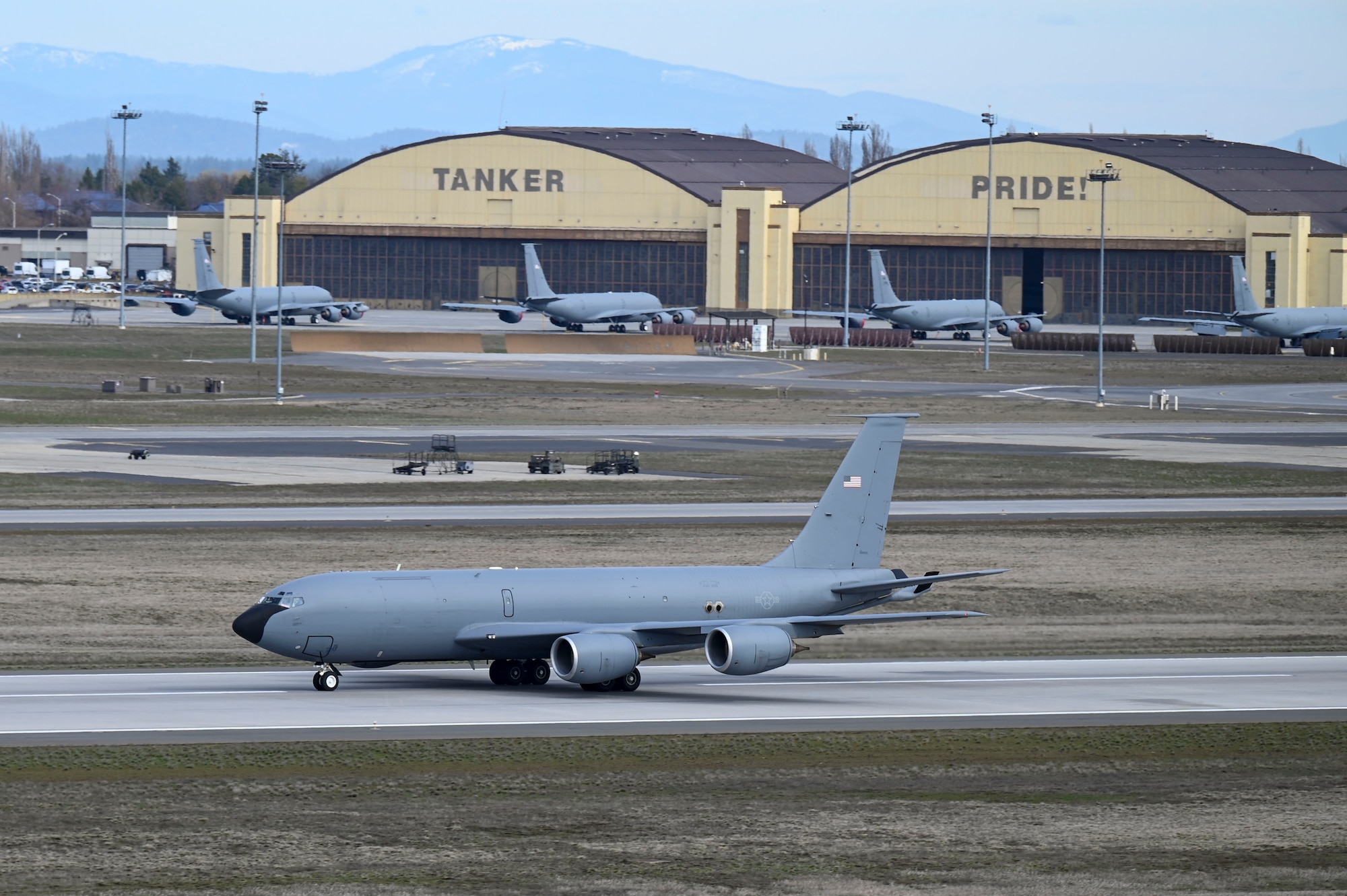 KC-135 Stratotanker taxis