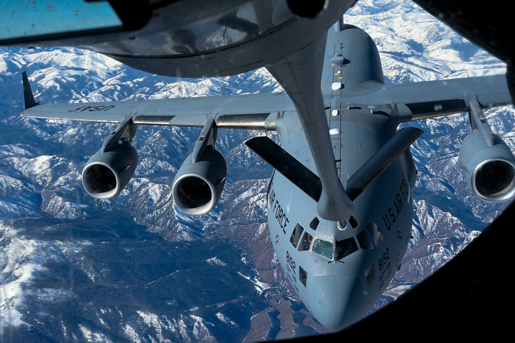 A C-17 flies towards KC-135