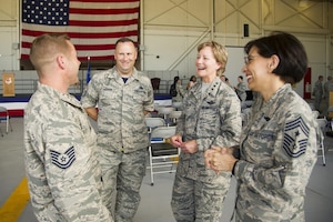 Reservists talk with AFRC senior leaders Lt Gen Maryanne Miller, Air Force Reserve Commander and Chief of the Air Force Reserve, and Chief Master Sgt. Ericka Kelly, AFRC Command Chief, during their July Unit Training Assembly on July 15, 2017 at Beale AFB, California. (904th Air Refueling Wing, Beale Air Force Base, CA)