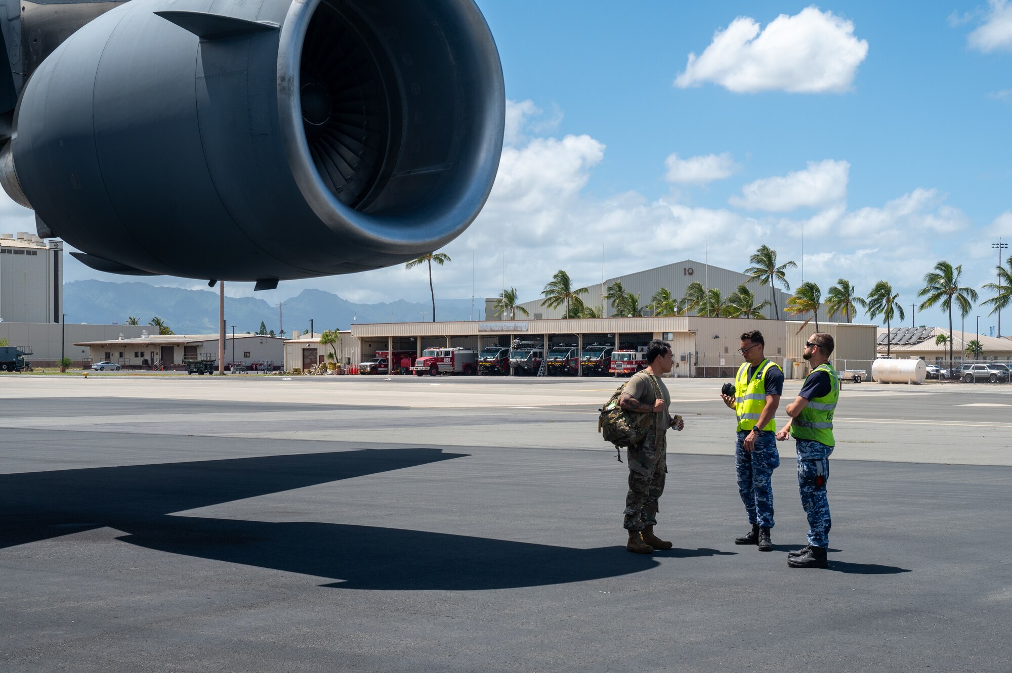 Two members of the Royal Australian Air force speak to a U.S. Airman.