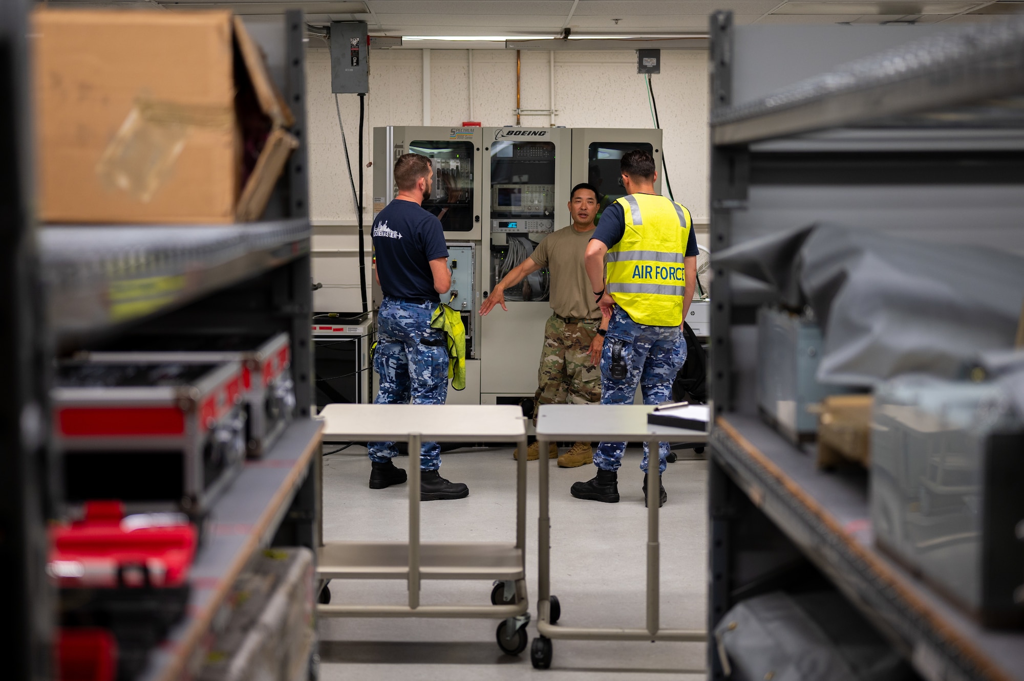 Airman talks to Royal Australian Air Force members about aircraft avionics.