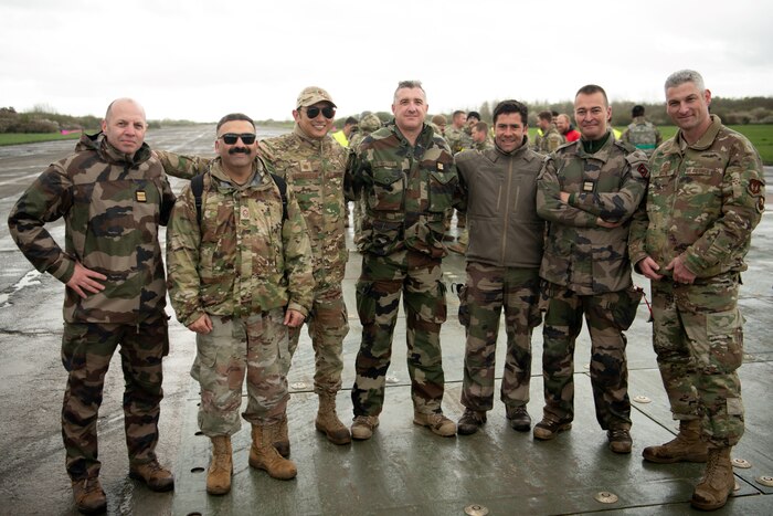 U.S. and French forces pose for a group photo