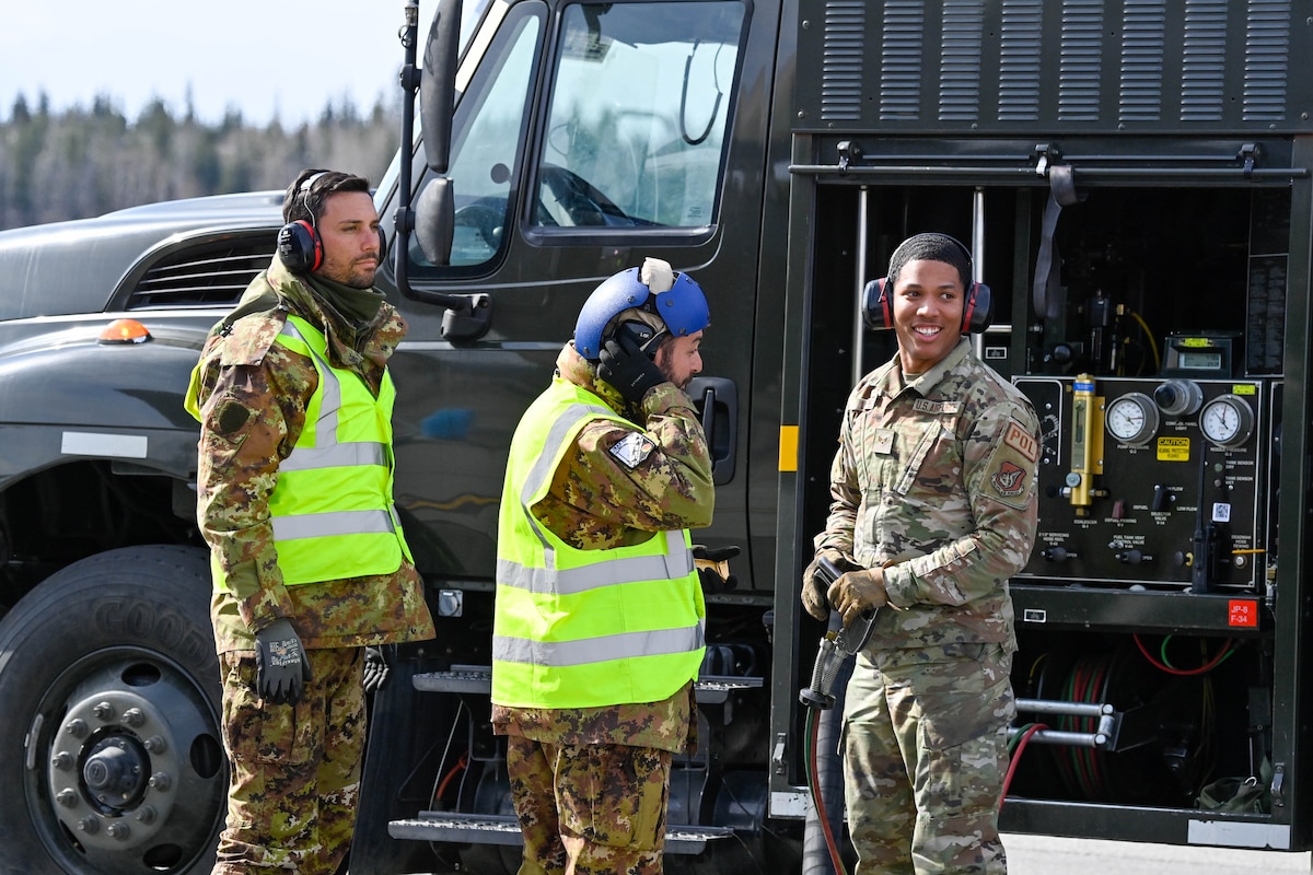 Italian Air Force and U.S. Air Force service members work together during an exercise.