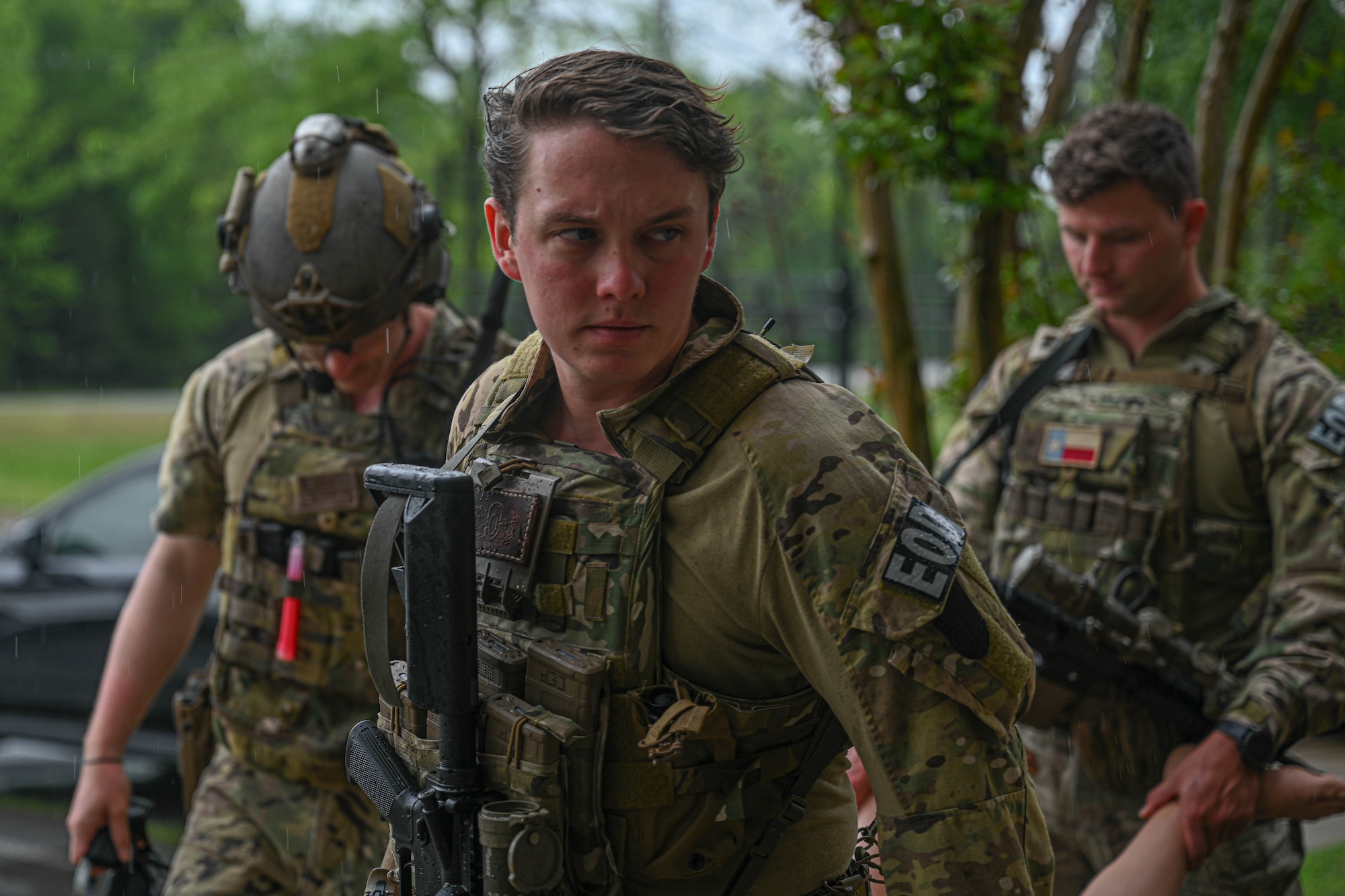Airmen carry a simulated patient