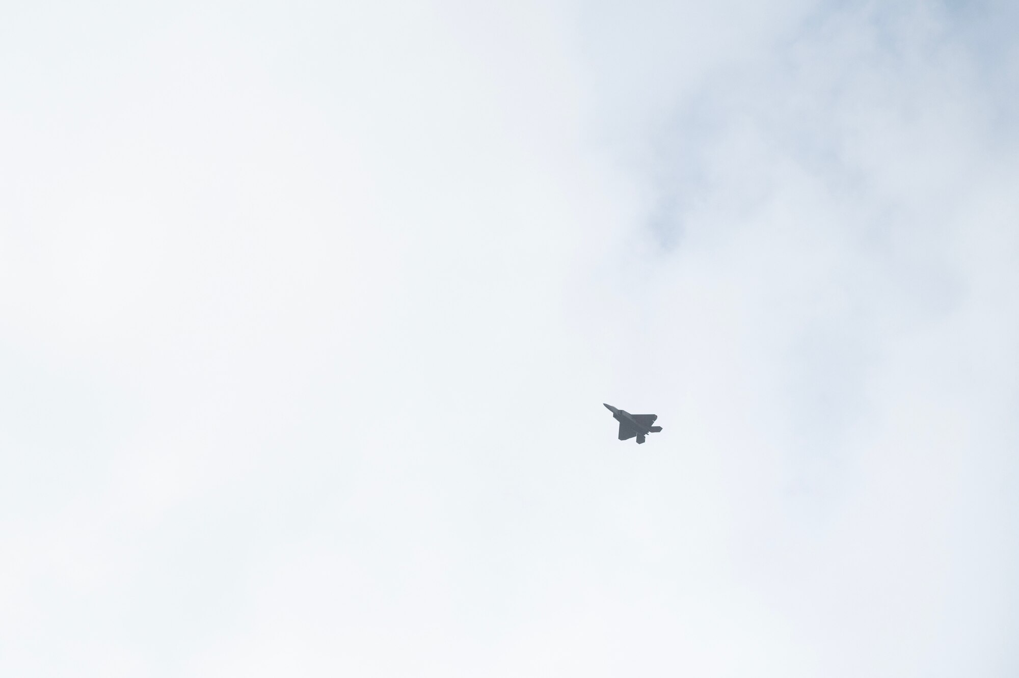 F-22 flying