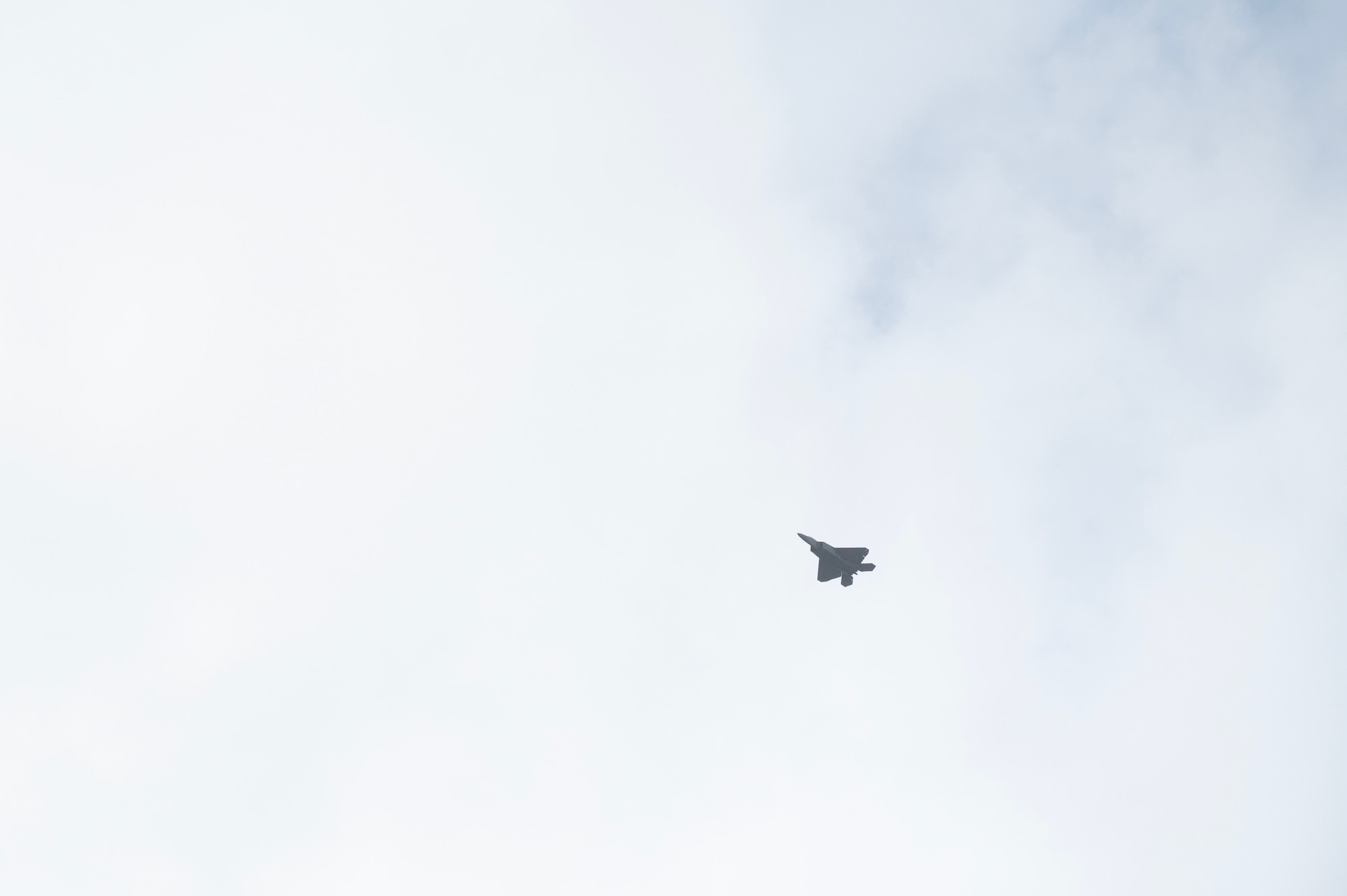 F-22 flying