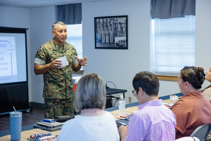 MCIEAST CG Speaks at Camp Lejeune Leadership Seminar