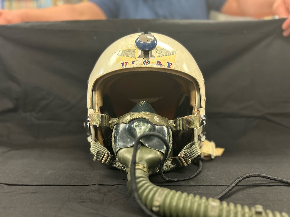flight helmet and mask photo