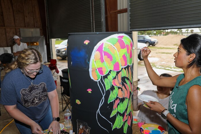 Because of its location along the Gulf of Mexico, Texas receives 10 times more trash on its beaches than most other Gulf states. The Galveston Island Park Board of Trustees is responsible for keeping this litter off the local beaches. This mission requires a lot of effort, and a lot of waste containers, 4,000 to be exact.
