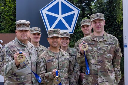 U.S. Army Reserve Civil Affairs team runs marathon together in Prague