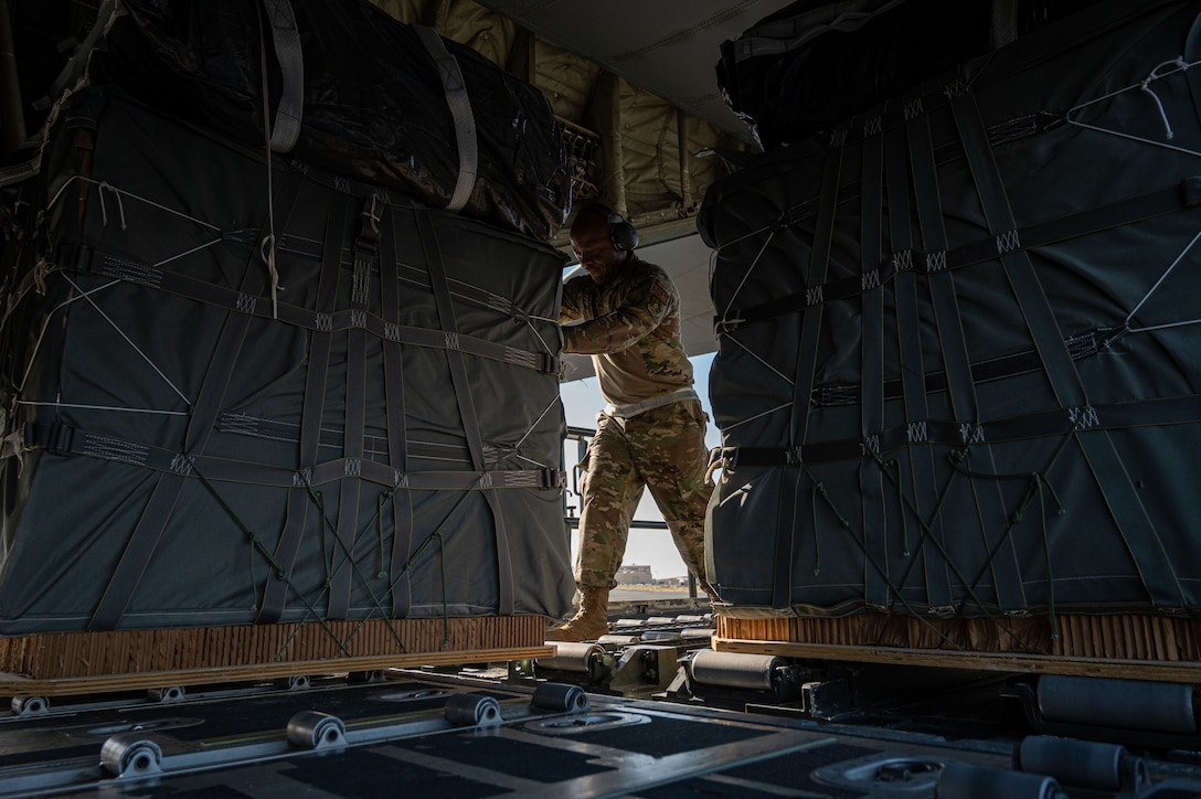 A U.S. Air Force port operations Airman loads bundles of humanitarian aid destined for Gaza onto a U.S. Air Force C-130J Super Hercules at an undisclosed location within the U.S. Central Command area of responsibility, May 9, 2024. The U.S. Air Force’s rapid global mobility capability enables the expedited movement of critical, life-saving supplies to Gaza. (U.S. Air Force photo)