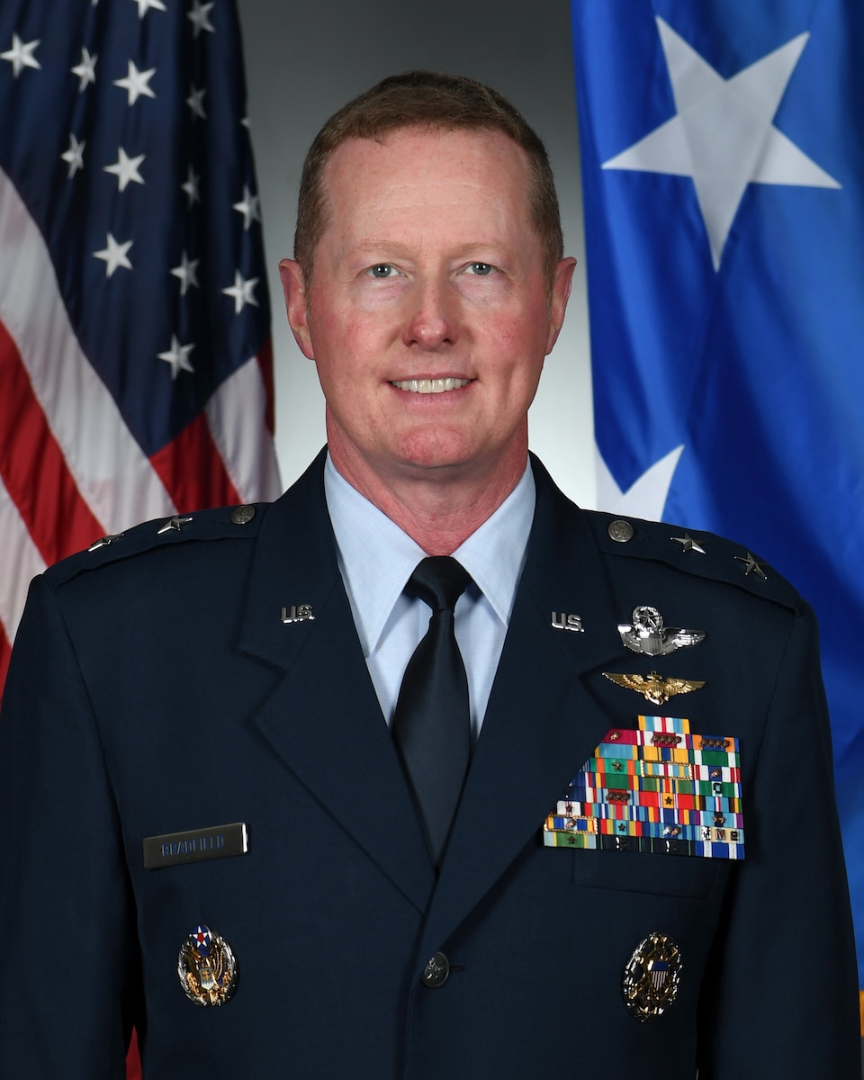 This is the official portrait of Maj. Gen. Frank Bradfield.