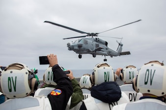 Distinguished visitors observe flight operations aboard USS Abraham Lincoln (CVN 72) in the Pacific Ocean.