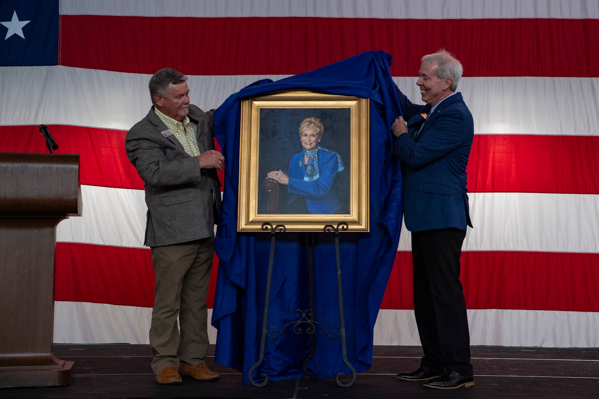 Valdosta mayor and the chairman unveil Dr Lucys photo