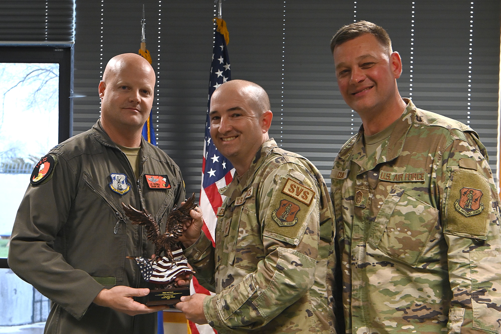 airmen receiving award