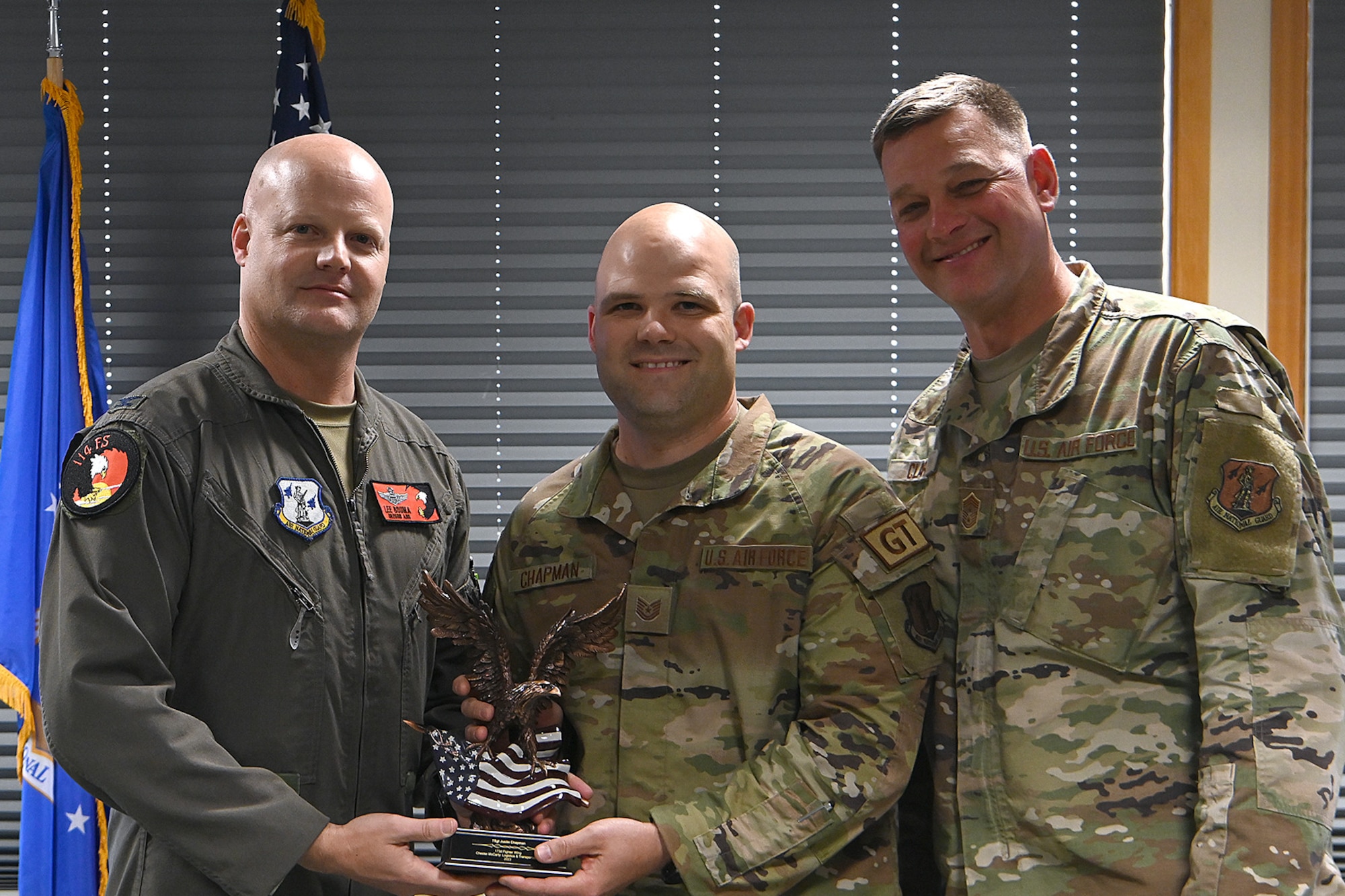 airmen receiving award