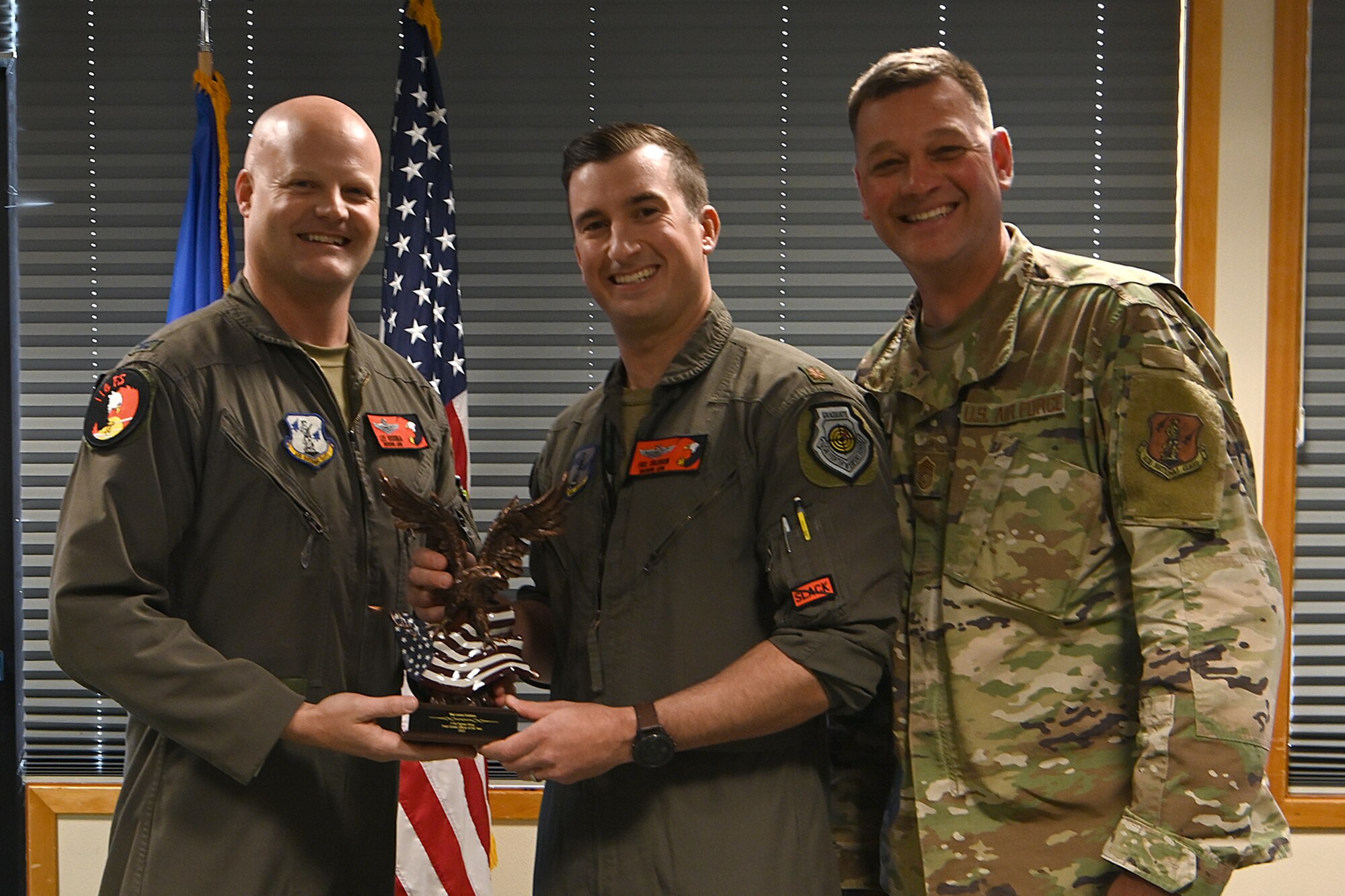 airmen receiving award