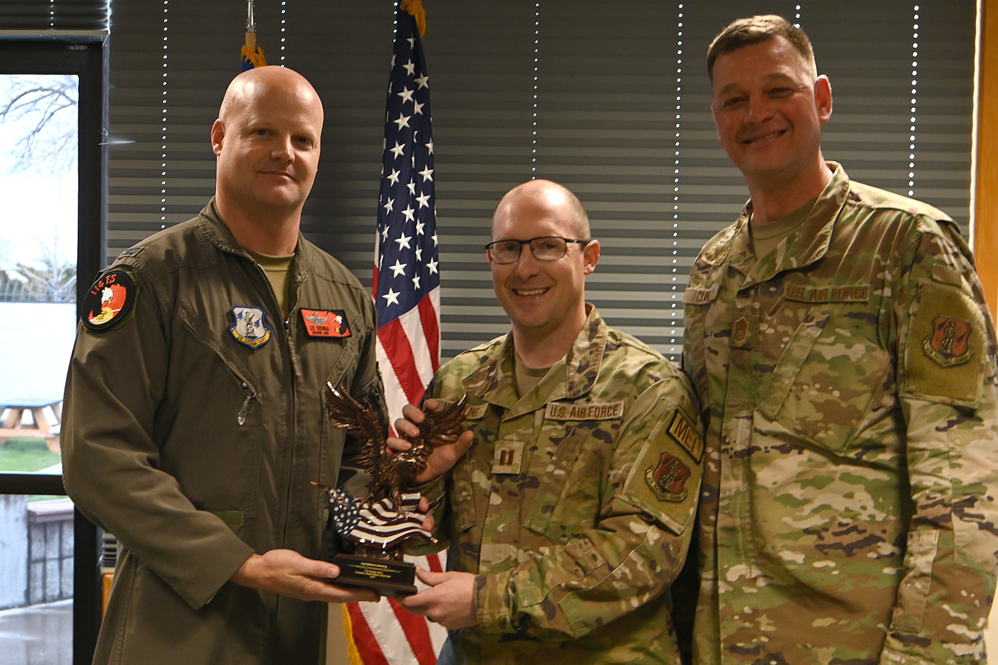 airmen receiving award