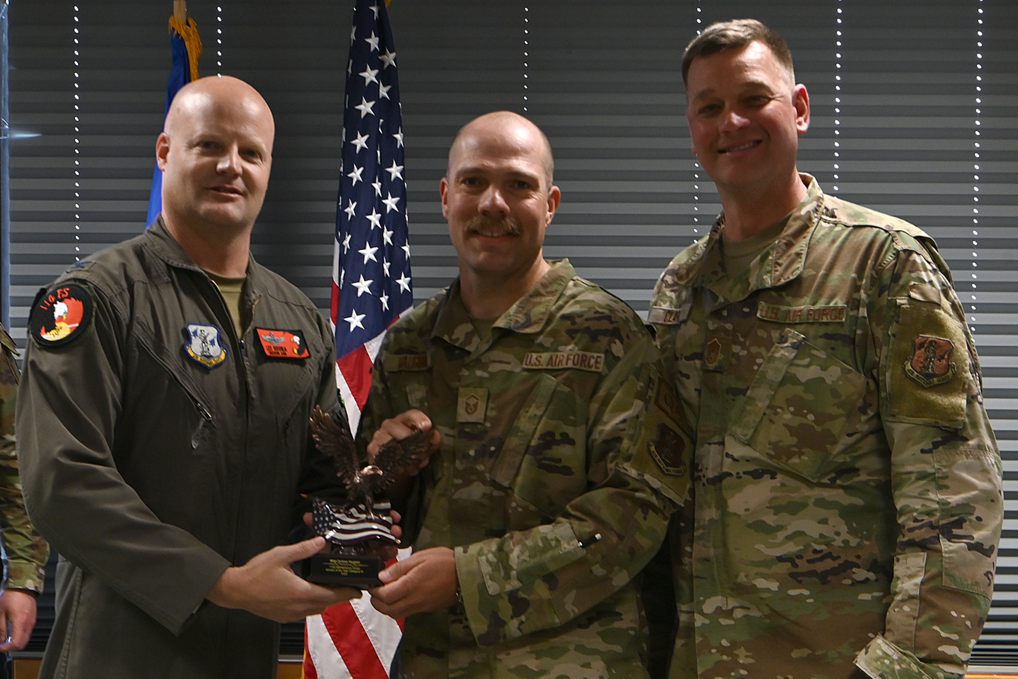 airmen receiving award