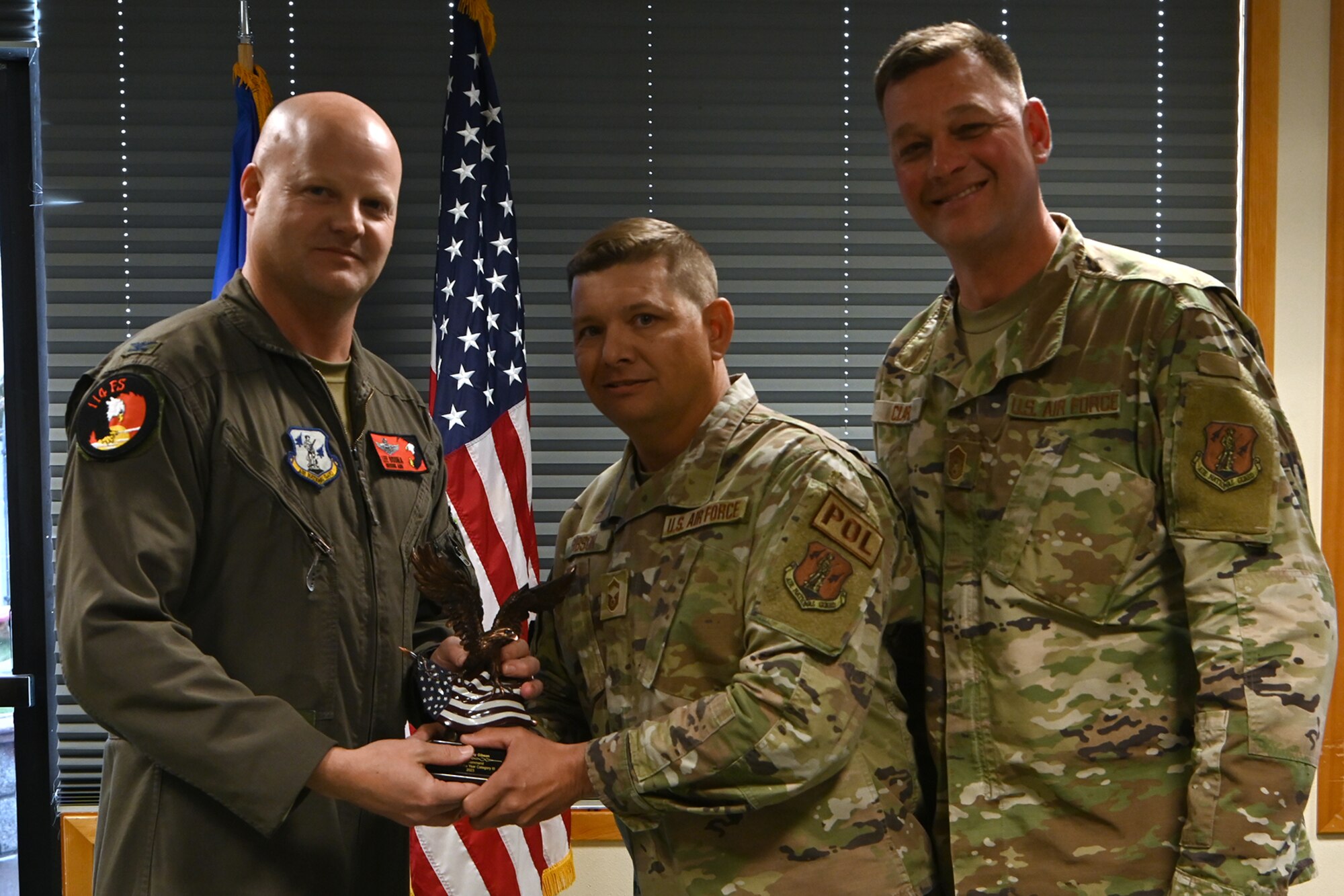 airmen receiving award