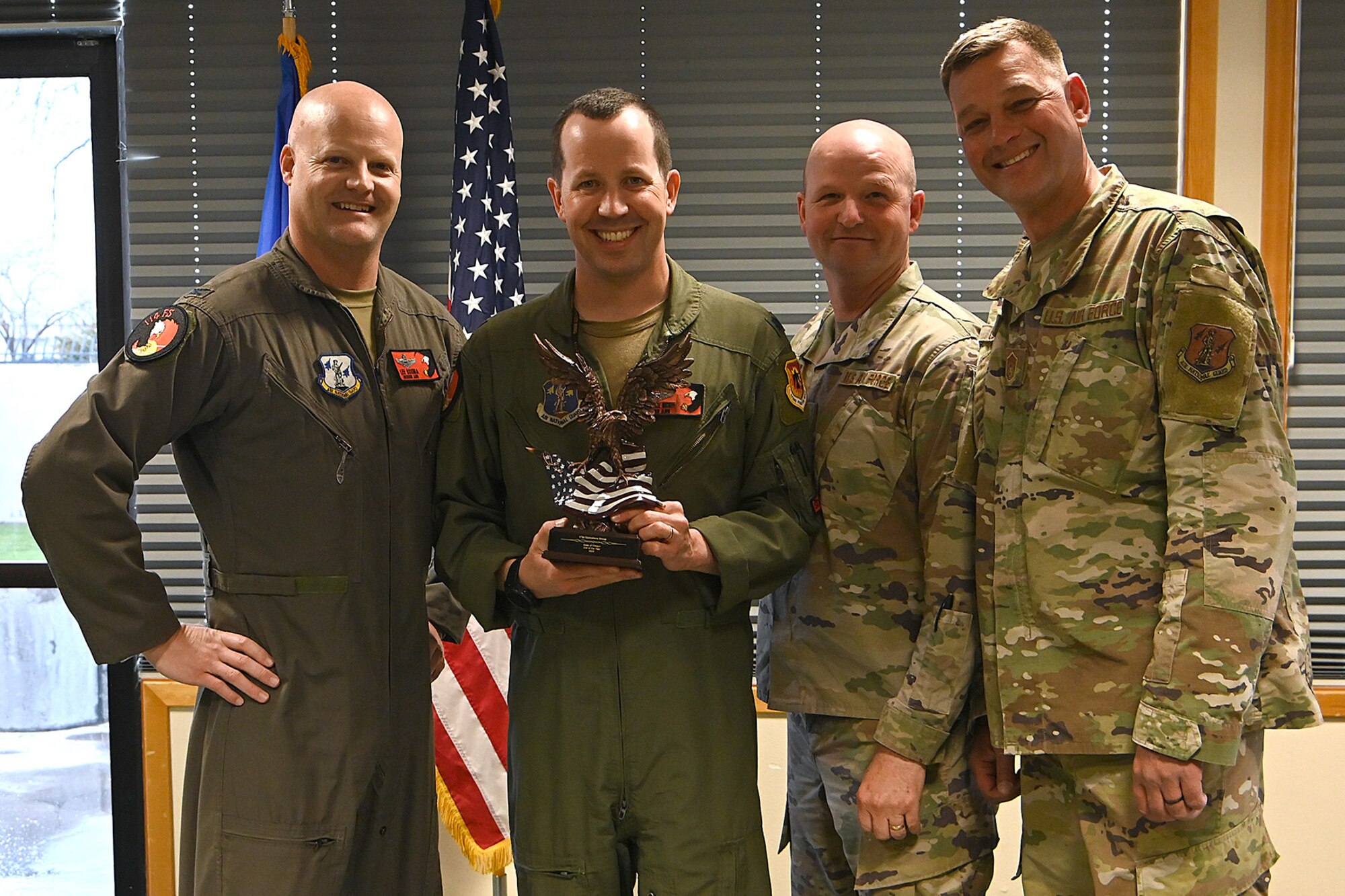 airmen receiving award