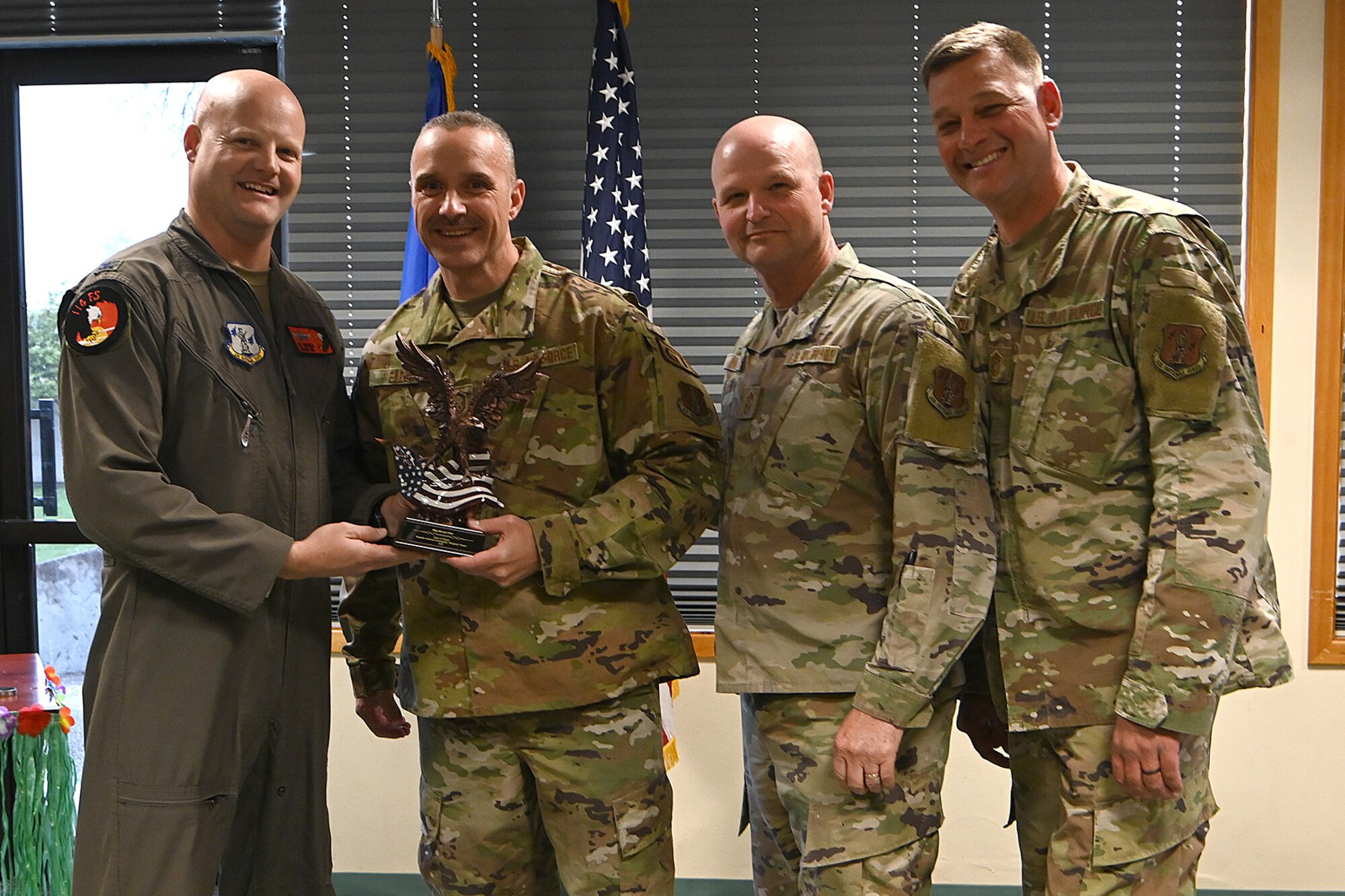 airmen receiving award