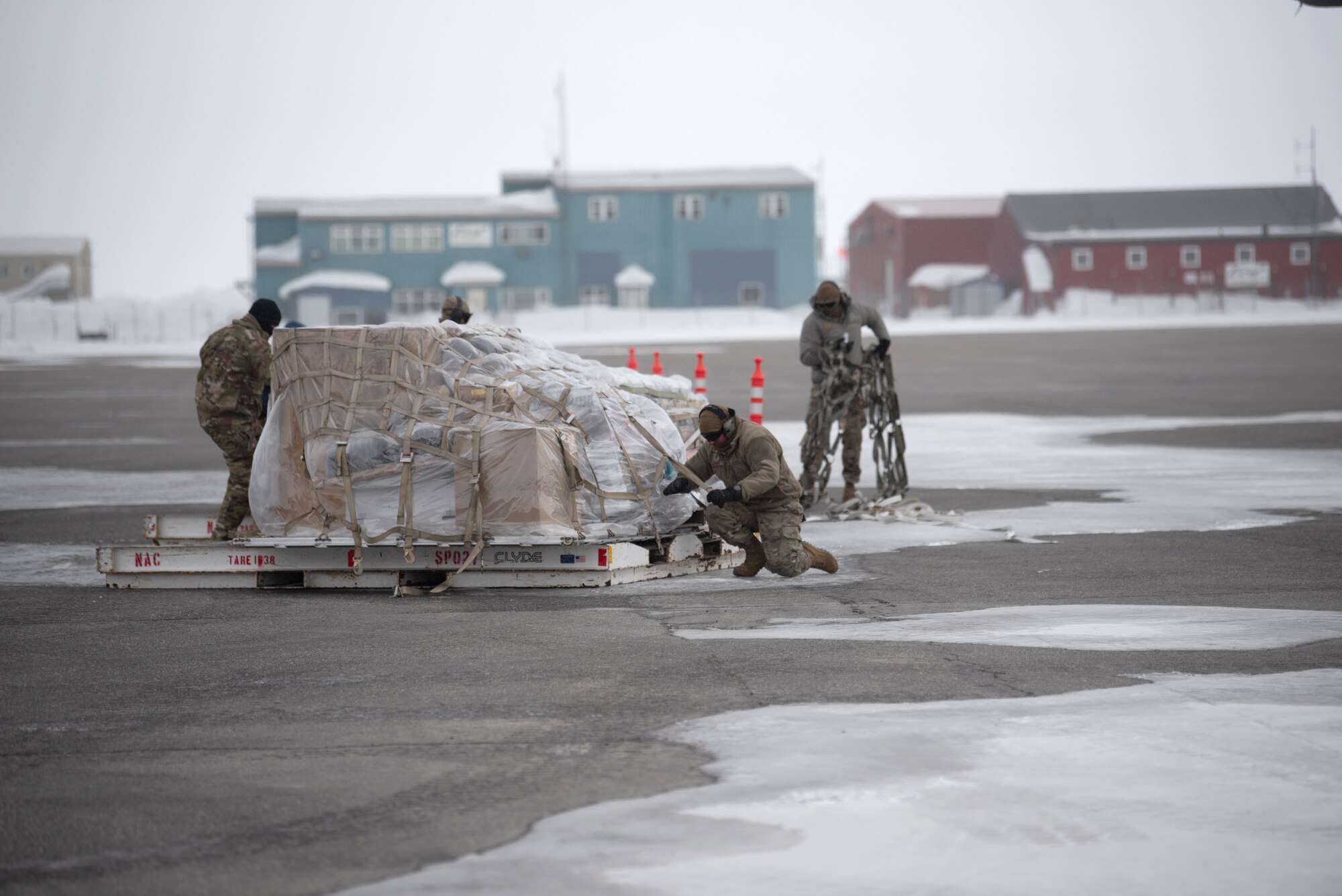 Airmen from the Kentucky Air National Guard’s 123rd Airlift Wing unload cargo from a Kentucky C-130J Super Hercules aircraft in Deadhorse, Alaska, on April 24, 2024. Airmen from the squadron also palletized the cargo, which consists of construction materials to build homes for civilians as part of Innovative Readiness Training, a Defense Department program that provides service members with real-world deployment experience while offering lasting benefits to civilian populations. (U.S. Air National Guard photo by Phil Speck)