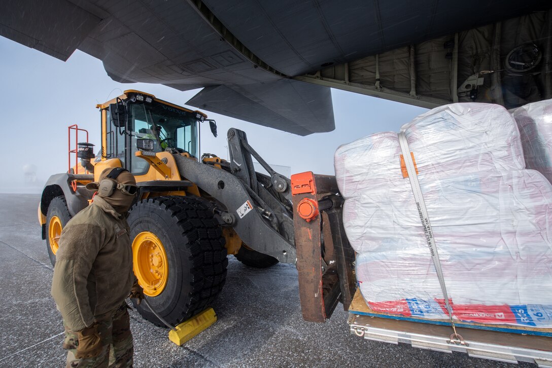 Airmen from the Kentucky Air National Guard’s 123rd Airlift Wing unload cargo from a Kentucky C-130J Super Hercules aircraft under blizzard conditions in Deadhorse, Alaska, on April 26, 2024. Airmen from the squadron also palletized the cargo, which consists of construction materials to build homes for civilians as part of Innovative Readiness Training, a Defense Department program that provides service members with real-world deployment experience while offering lasting benefits to civilian populations. (U.S. Air National Guard photo by Phil Speck)