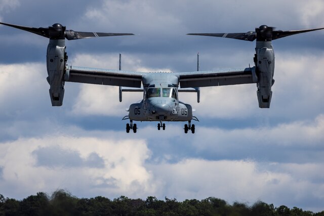 HMLA-167 conducts close air support training in support of