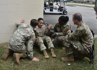 picture shows soldier trainees in stress training