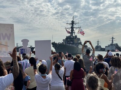 USS CARNEY RETURNS HOME FROM HISTORIC DEPLOYMENT