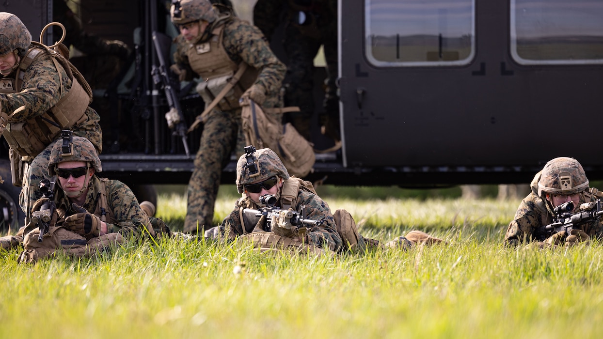 Alpha Co, 4th LE conducts a joint training exercise with Army National Guard Rotor Wing Squadron