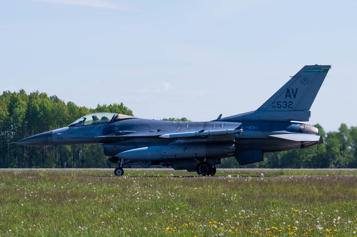 An F-16 taxis down a runway.
