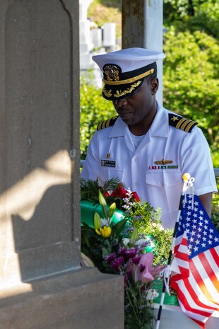 SHIMODA, Japan (May 17, 2024) Cmdr. Ron Jenkins from Columbia, South Carolina, the
commanding officer of the Arleigh Burke-class guided-missile destroyer USS Higgins (DDG 76)
places a wreath on a tombstone during a memorial service at Gyokusenji Temple in Shimoda,
Japan, May 17. The memorial service is part of the 85th Black Ship Festival commemorating the
171st anniversary of the arrival of Commodore Matthew Perry in Japan in 1853, a historical
event that marked the beginning of diplomacy and trade agreements between the U.S. and
Japan. Higgins is forward deployed and assigned to Destroyer Squadron (DESRON) 15, the
Navy’s largest DESRON and the U.S. 7th fleet’s principal surface force. (U.S. Navy photo by
Mass Communication Specialist 1st Class Hannah Fry)