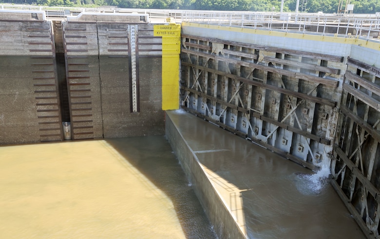 Picture of a lock and dam