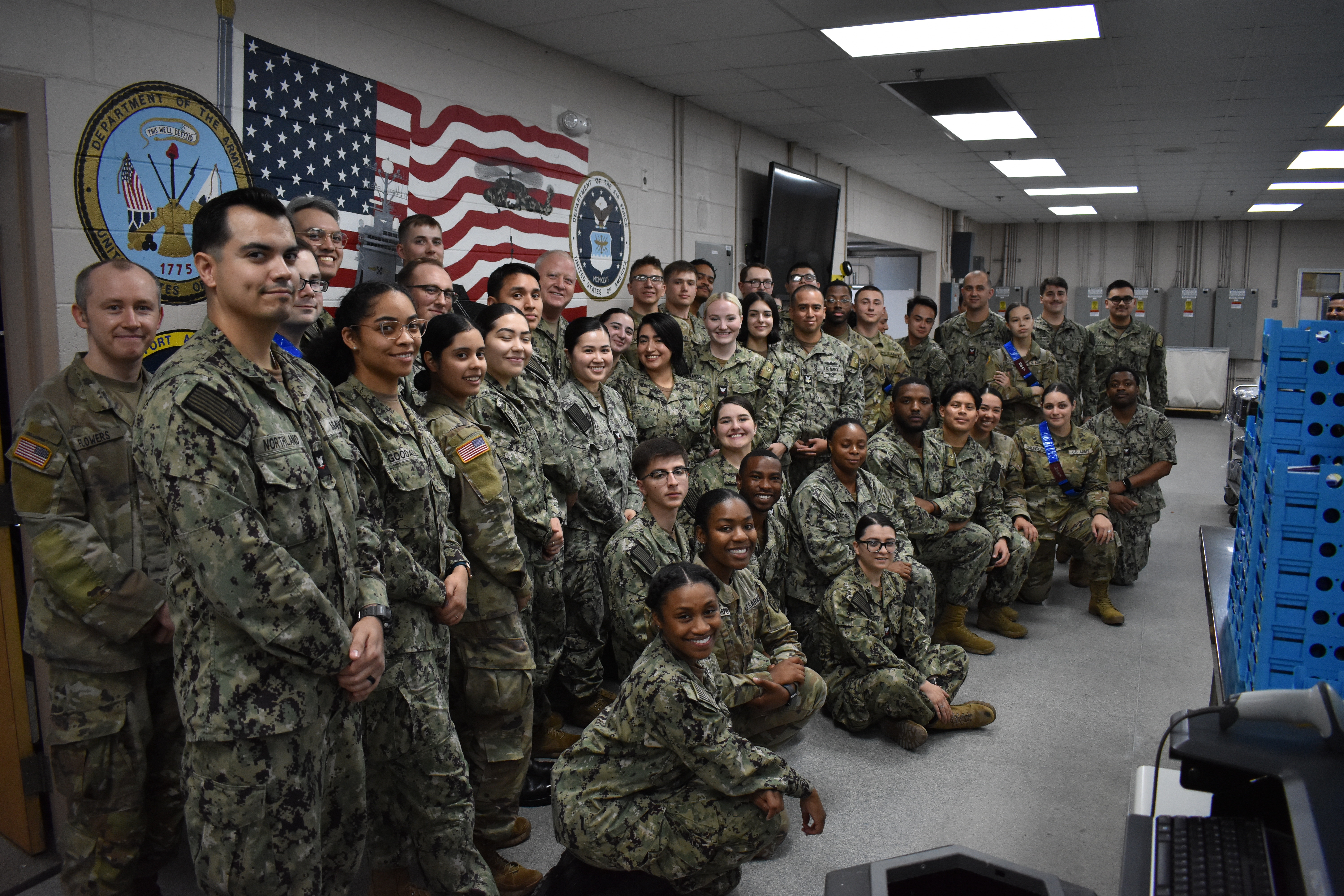 米海軍 US NAVY CPO チャレンジ 大型 9cm 72g MCPON James Honea Brings Message of Support to Naval Ophthalmic