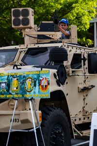 U.S. Army Reserve chief hosts Twilight Tattoo performance