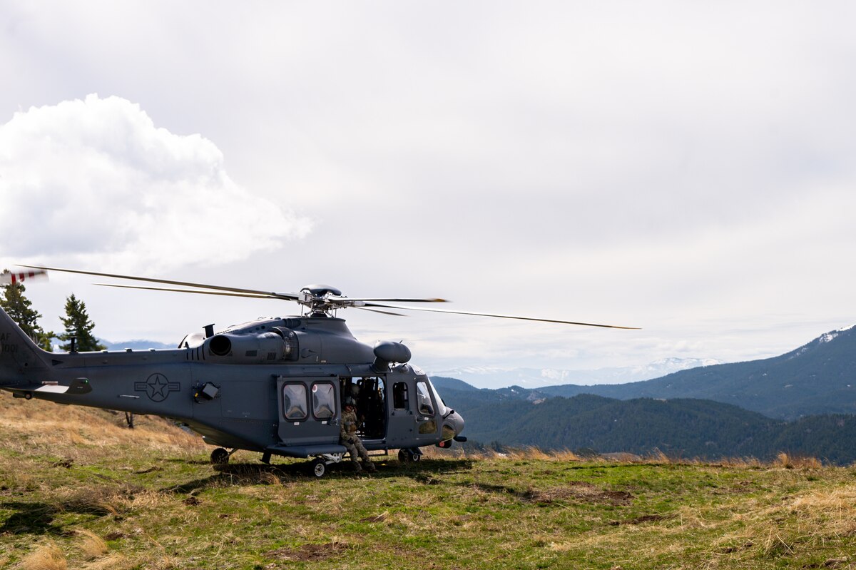550th Helicopter Squadron undergoes MH-139 conversion training ...