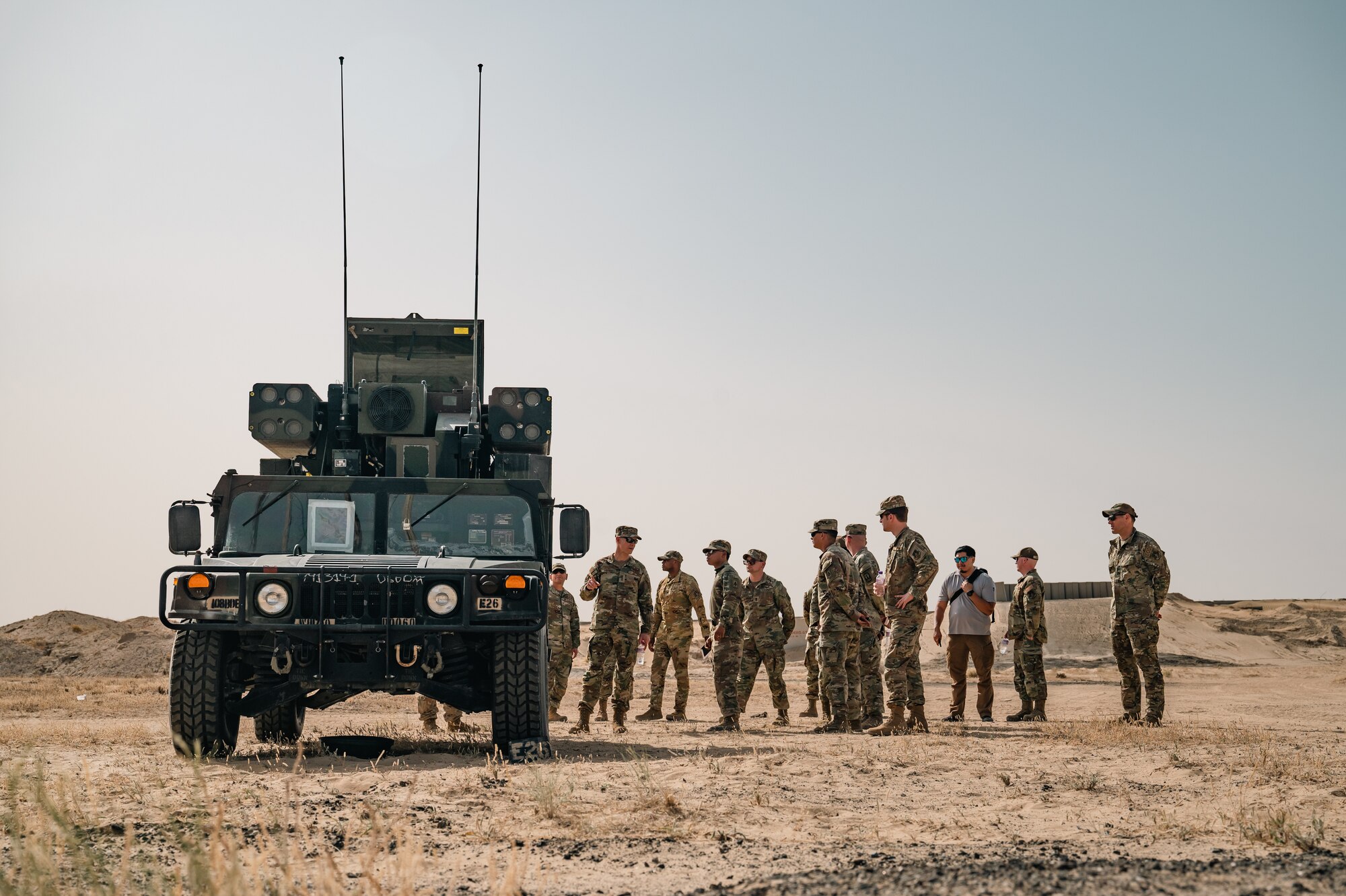 U.S. Air Force Lt. Gen. Derek France
meets with Soldiers from the 31st Air Defense
Artillery Brigade