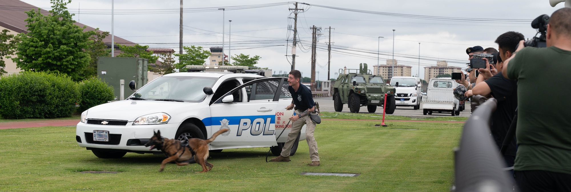 An Airman releases a K-9.