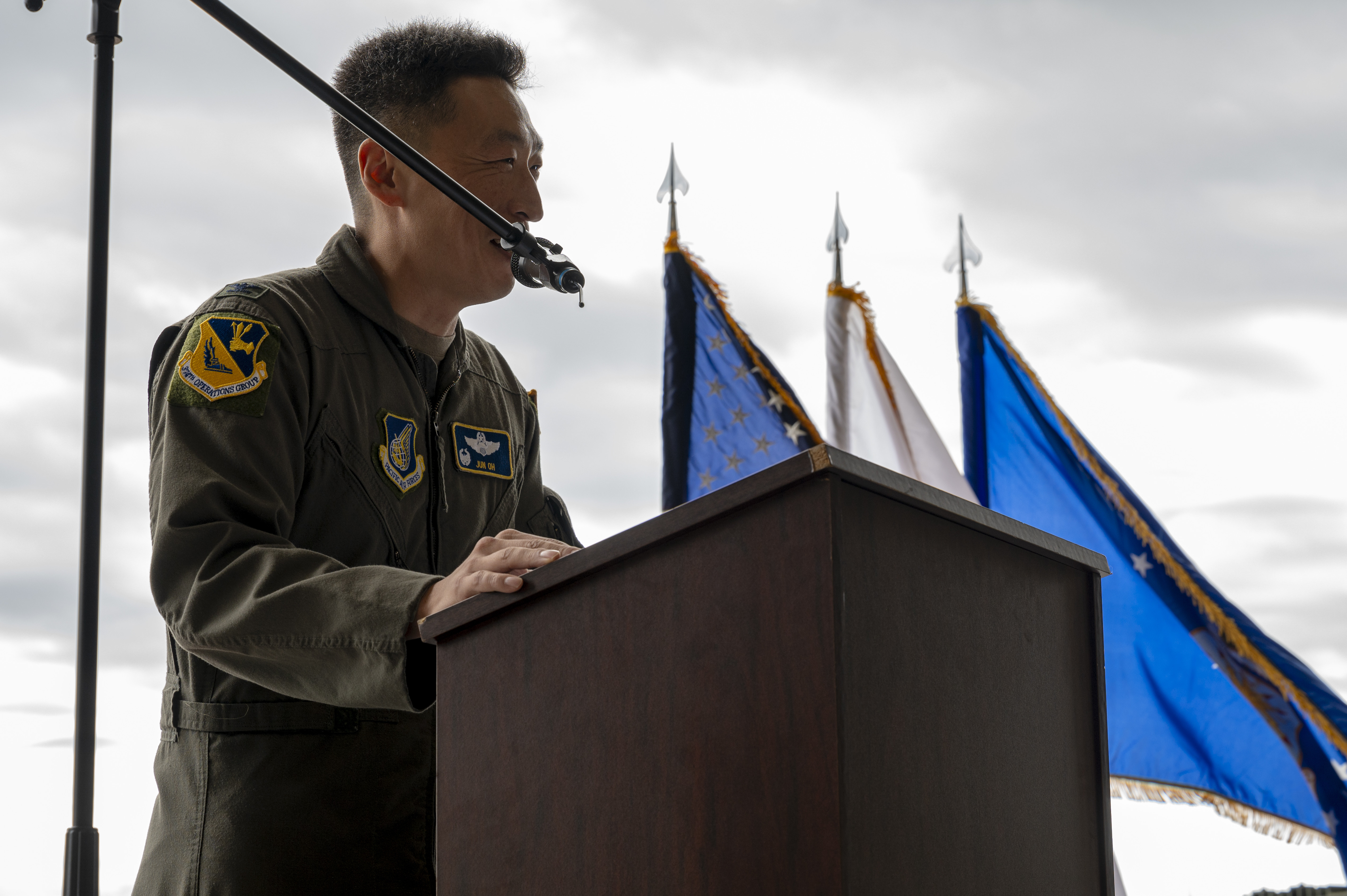 横田基地 米空軍 USAF 36 EAGLE AIRLIFTERS アロハシャツ 横田基地 米空軍 USAF 36 EAGLE AIRLIFTERS アロハシャツ