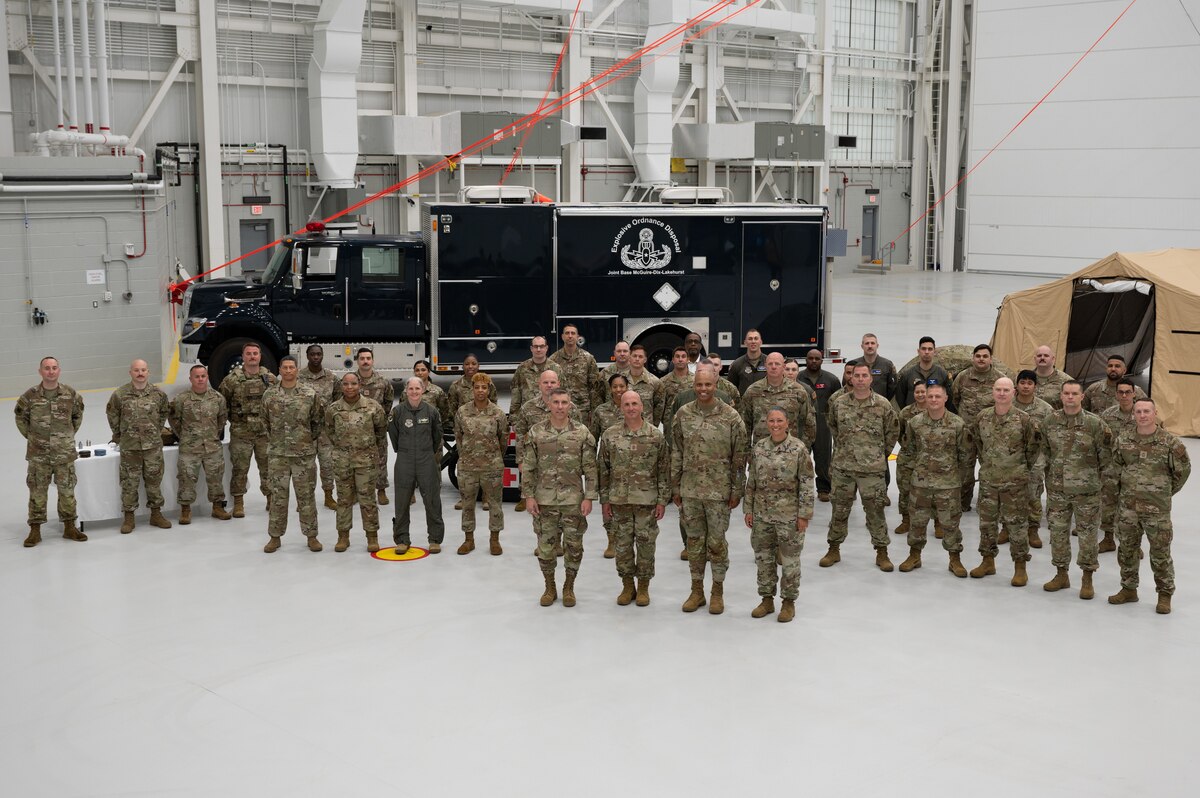 【NEW限定品】 CMSAF visits McGuire-Dix-Lakehurst Base Joint > MDL JB バッグ