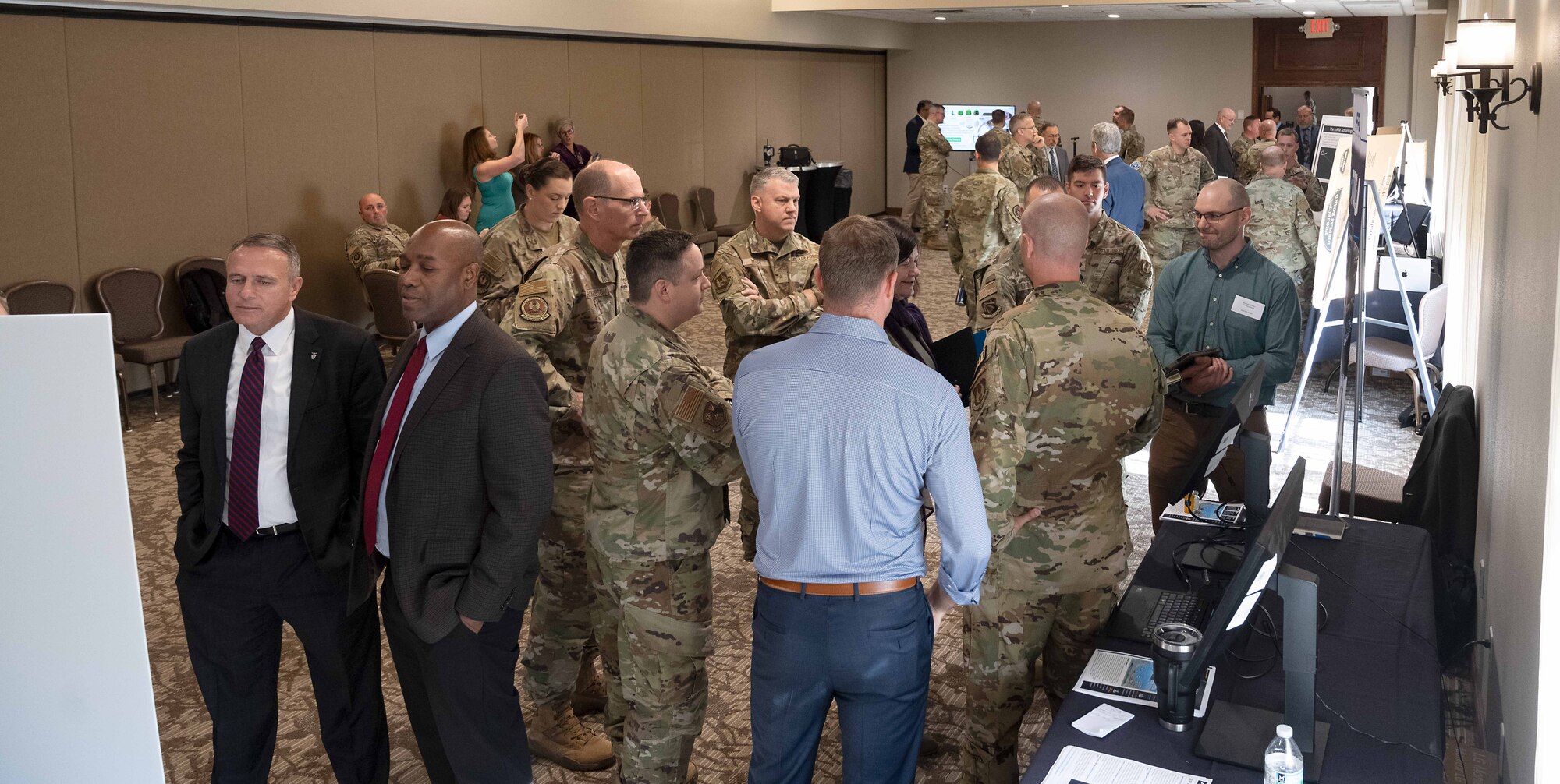 A room full of Airmen.